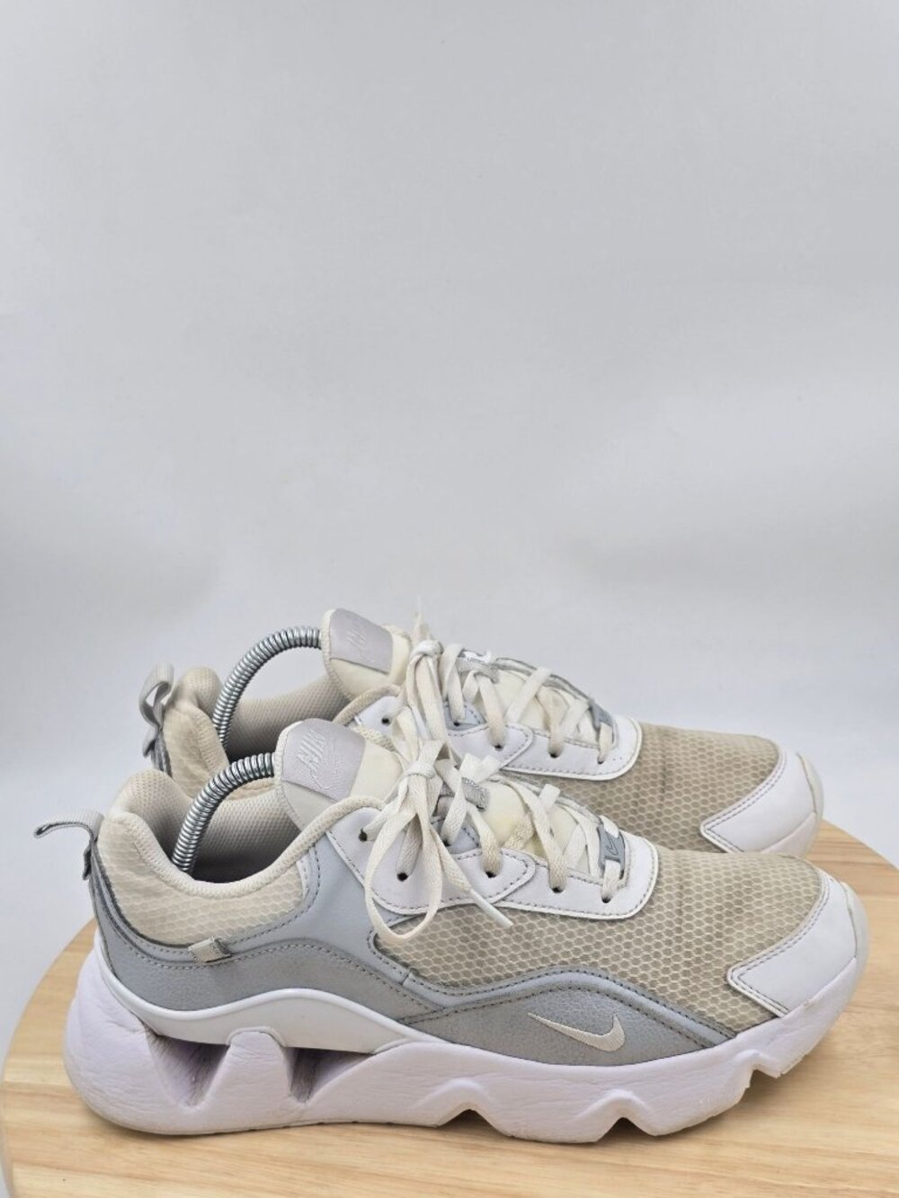Nike Ryz 365 2 Sneaker White Metallic Platinum Womens sz 10.5 Activewear Running